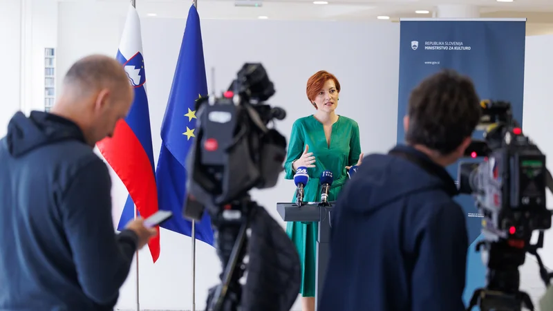 Z zakonom se urejajo tudi pristojnosti državnih organov – edini ustanovitelj STA je Republika Slovenija, pogodbo o financiranju pa STA ne bo več sklepala več z UKOM, pač pa ministrstvom za kulturo, ki ga trenutno vodi Asta Vrečko. FOTO: Nebojša Tejić/STA
