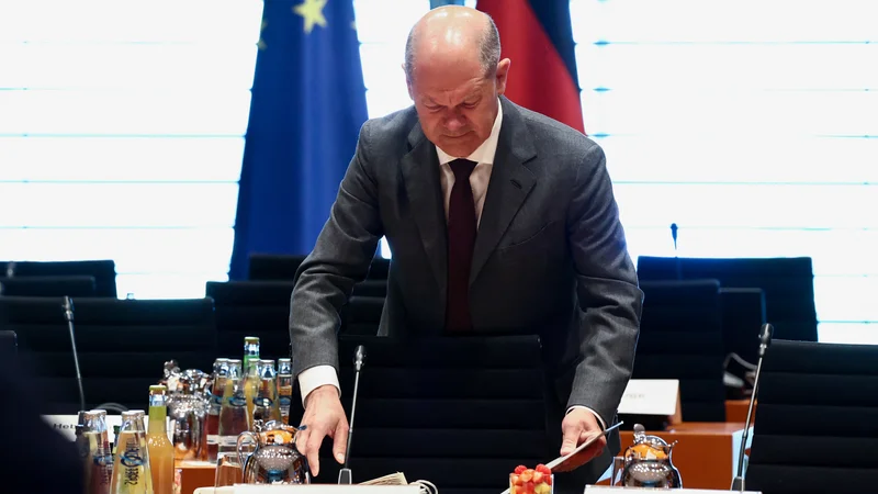Kancler Olaf Scholz se je seznanil z zahtevami deželnih premierov o migracijski politiki. FOTO: Liesa Johannssen/REUTERS