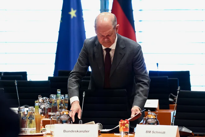 Kancler Olaf Scholz se je seznanil z zahtevami deželnih premierov o migracijski politiki. FOTO: Liesa Johannssen/REUTERS