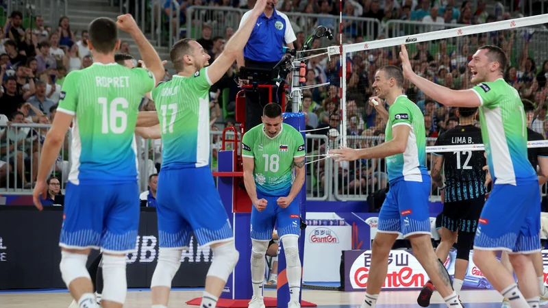Slovenski odbojkarji so premagali tudi Kubance. FOTO: Blaž Samec/Delo