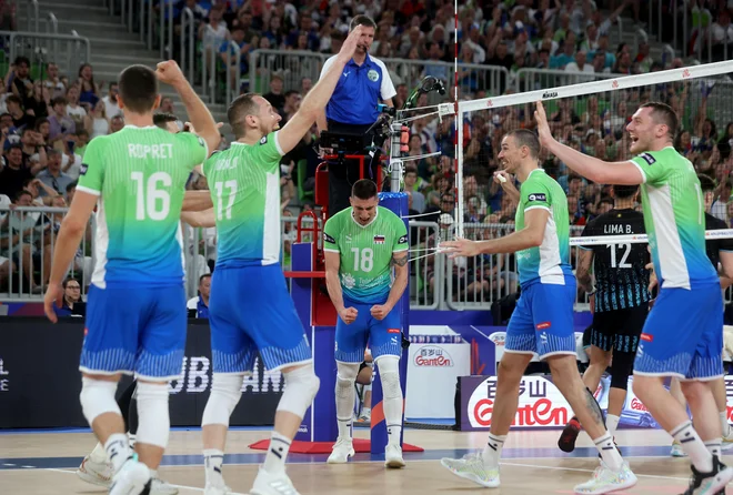Slovenski odbojkarji so premagali tudi Kubance. FOTO: Blaž Samec/Delo