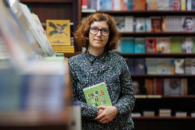 Iskanje lastne poti je nujen proces na poti do odraslosti in dobra knjiga je lahko dragocena opora, je poudarila urednica Alenka Veler. FOTO: Črt Piksi