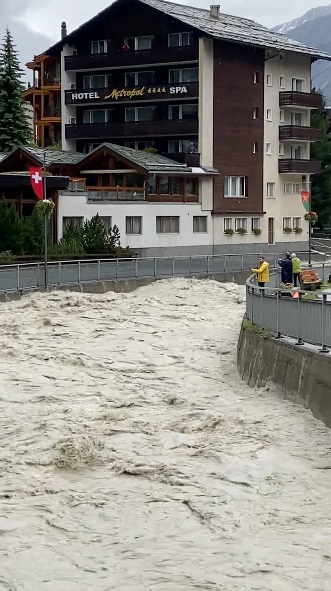 Poplave so najmočneje prizadele jugovzhod Švice. FOTO: Yury Liberau Via Reuters