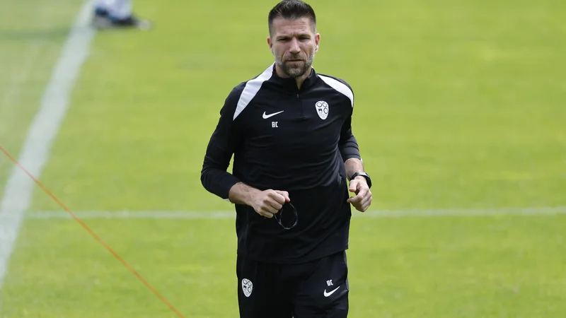 Pred novinarje je danes stopil Boštjan Cesar. FOTO: Leon Vidic/Delo
