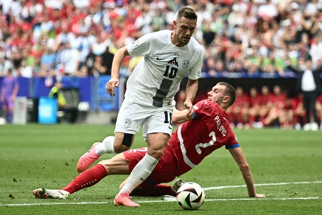 Strahinja Pavlović (v rdečem) je bil med Srbi, ki so imeli v Münchnu največ težav z lovljenjem kisika. FOTO: Fabrice Coffrini/AFP
