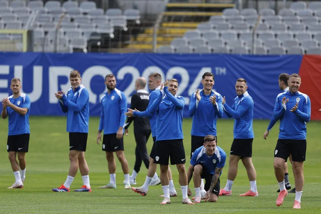 Trening slovenske nogometne reprezentance v Wuppertalu. FOTO: Leon Vidic
