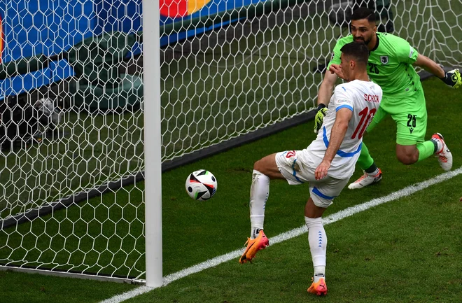 Patrik Schick je izenačil za Čehe. FOTO: Christophe Simon/AFP