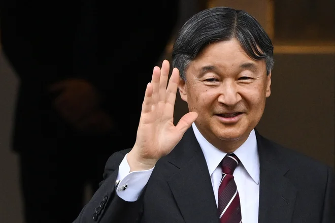 Naruhito je prestol zasedel leta 2019, leto zatem naj bi se srečal z britansko monarhinjo, a to zaradi pandemije ni bilo mogoče. FOTO: Justin Tallis/AFP