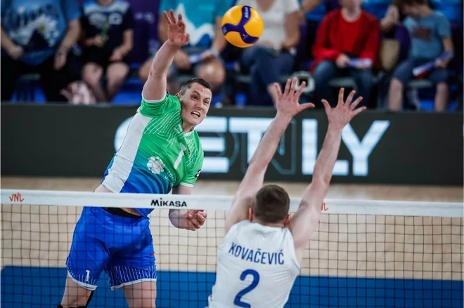 Tonček Štern je proti Srbiji znova odlično odigral v napadu. FOTO: Volleyballworld