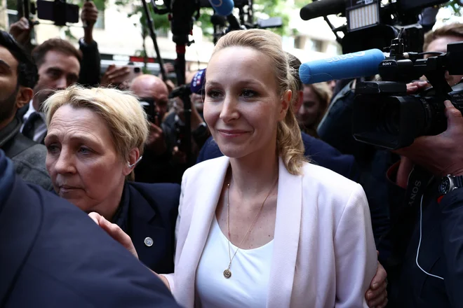 Na prihodnjih parlamentarnih volitvah v Franciji bo podprla Nacionalni zbor ter se tako vrnila v družino, saj je po materi vnukinja Jean-Marie Le Pena. FOTO: Stephanie Lecocq/Reuters