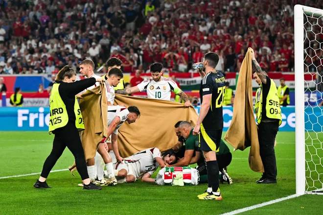 Prizori, ki jih na igrišču ne želi videti nihče. FOTO: Miguel Medina/AFP