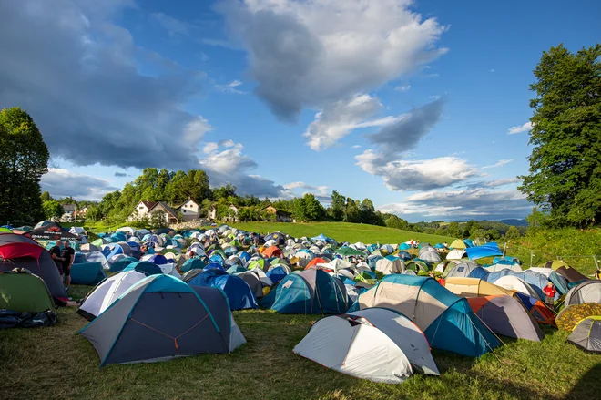 Leta 2008 je Gora Rocka dobila svoje ime ter logotip, leto kasneje so uvedli vstopnino in tako nekaj denarja prvič podarili v dobrodelne namene. FOTO: Marko Čuk