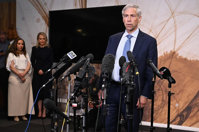 Odvetnik Barry Pollack je nagovoril zbrane novinarje. FOTO: William West/AFP