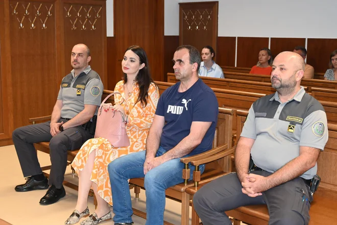 Povsem mirno je Damir Softić prisluhnil odločitvi sodišča. FOTO: Oste Bakal