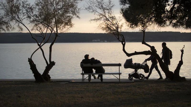 Motiv z obale ob sončnem zahodu v Portorožu. FOTO: Jure Eržen/Delo