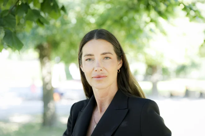 Natalija Pagon: »Zapestnice omogočajo otrokom, da svojim bližnjim preprosto pokažejo svoje počutje.« FOTO: Jože Suhadolnik