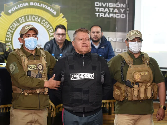 General Juan José Zúñiga, ki je neuspešno poskusil izvesti državni udar, se je iz vrhovnega poveljnika bolivijske vojske hitro spremenil v jetnika. FOTO: Claudia Morales/Reuters