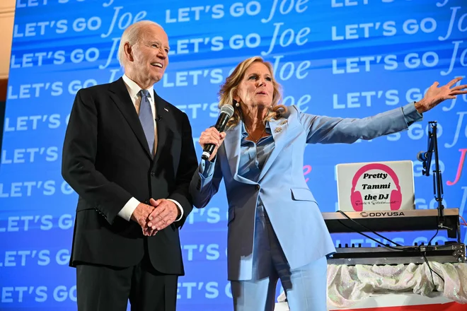 Predsednik Joe Biden in prva dama Jill po soočenju. FOTO: Mandel Ngan/Afp