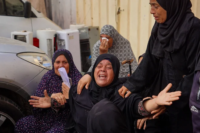 Novo obstreljevanje sledi četrtkovemu ponovnemu kopenskemu napadu na eno od četrti v mestu Gaza na severu enklave. FOTO: Bashar Taleb/AFP