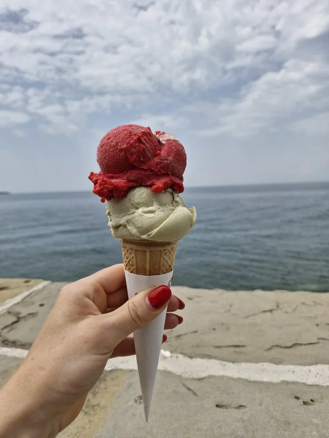 Če vzamem v zakup višanje cen v zadnjih petih letih, si znam predstavljati, kako naiven turist pravkar naroča sladoled in ni prepričan, ali je ob računu slišal pravo ceno. FOTO: Beti Burger