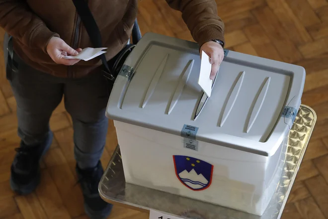 Danes nas občane predstavljajo neznani predstavniki v parlamentu, saj se ne ve, kdo je koga volil. Foto: Leon Vidic/Delo