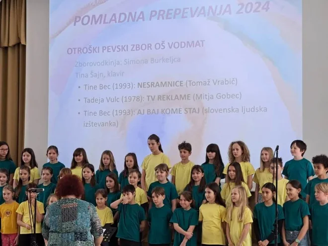 Mnogi pravijo, da otroci nočejo več peti, a v zborih Simone Burkeljce teh težav ni. FOTO: osebni arhiv