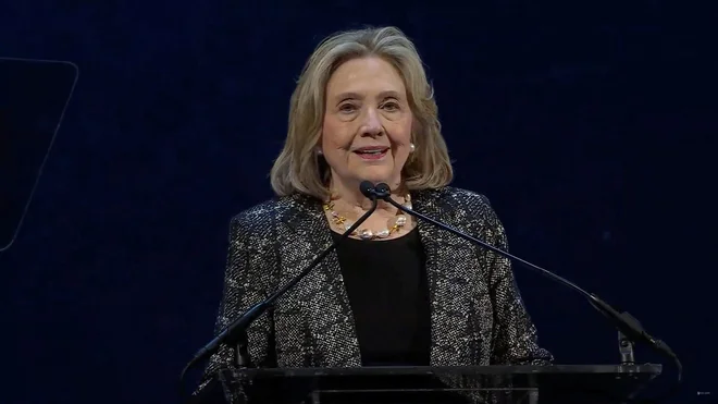 Ceno za podcenjevanje polovice ameriških volivcev, ki trpijo zaradi dolgoletnega zanemarjanja interesov delavskega razreda, je leta 2016 plačala že propadla demokratska predsedniška kandidatka Hillary Clinton. FOTO: Vital Voices Global Partnership Via Reuters