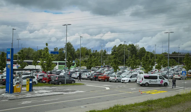 Če do vloma ali poskusa vloma vendarle pride, naj oškodovanci takoj pokličejo številko 113 in se ničesar ne dotikajo, da ne bi uničili sledov storilca.. FOTO: Jože Suhadolnik