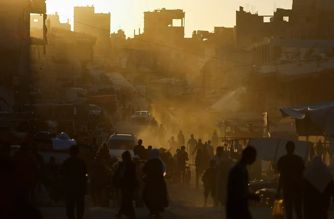 Mednarodna skupnost je v zadnjem času vse bolj zaskrbljena zaradi razmer na libanonsko-izraelski meji, saj meni, da bi se konflikt iz Gaze lahko razširil tudi na Libanon. FOTO: Mohammed Salem/Reuters