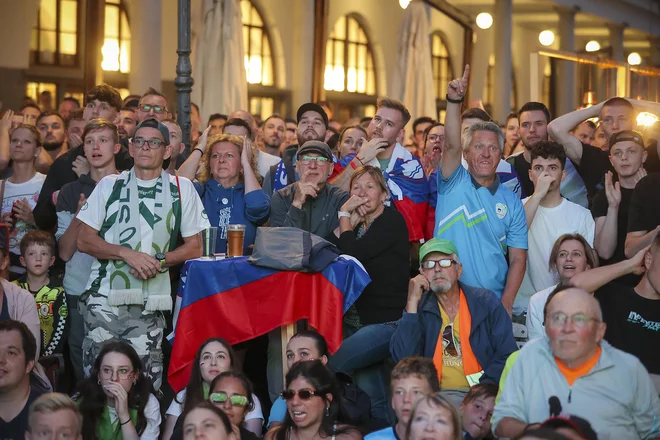 Pogačarjev trg v Ljubljani jbo znova zapolnjen do zadnjega kotička. FOTO: Jože Suhadolnik/Deklo