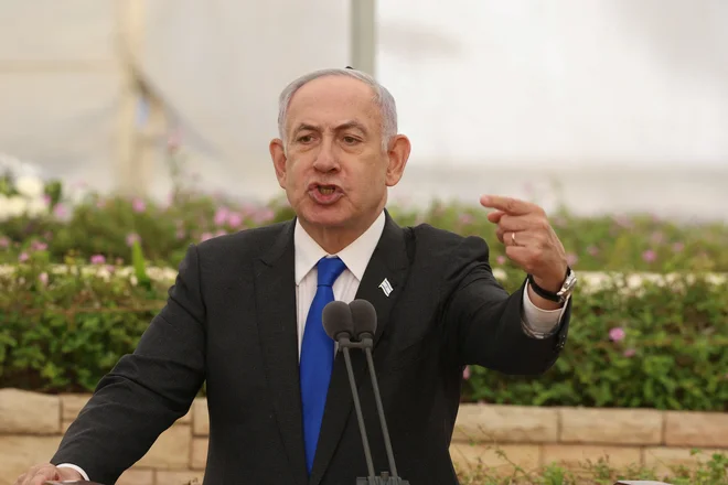 Ponovil je, da uničenje Hamasa ostaja eden od poglavitnih ciljev ofenzive, ki je do zdaj ubila najmanj 37.765 Palestincev in razselila tako rekoč celotno prebivalstvo gosto naseljene enklave. FOTO: Shaul Golan/Reuters