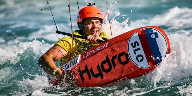 V vodi in nad vodo se Toni Vodušek počuti kot »riba v vodi«. FOTO: Formulakite.org