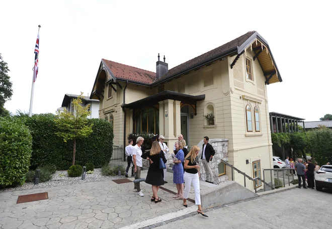 Britanska rezidenca v Rožni dolini spet nosi prvotno ime – Vila Kredarica. FOTO: Dejan Javornik