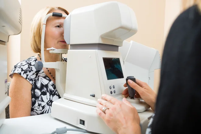 Za obravnavo najtežjih stanj ostaja v javnem sistemu vse manj kirurgov. FOTO: Shutterstock