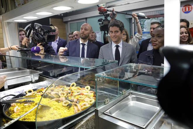 Tudi francoski premier Gabriel Attal se zaveda, da je kampanja pred drugim krogom neusmiljena. FOTO: Geoffroy Van Der Hasselt/AFP