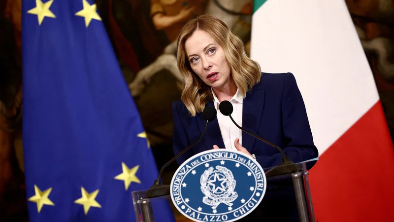 Skupina evropskih konservativcev in reformistov (ECR), v kateri so tudi Bratje Italije italijanske premierke Giorgie Meloni, bo očitno ostala najmočnejša skupina desno od EPP. FOTO: Guglielmo Mangiapane/Reuters
