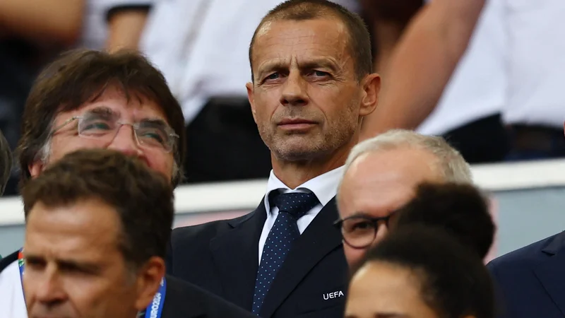 Aleksander Čeferin pozorno spremlja euro. FOTO: Kai Pfaffenbach/Reuters