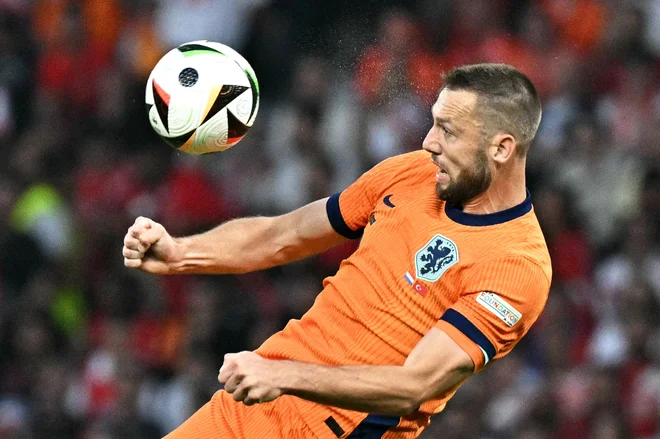 Nizozemski branilec Stefan de Vrij je bil igralec tekme proti Turčiji. FOTO: Javier Soriano/AFP