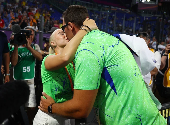 Pomembno vlogo v njegovem športnem življenju ima zaročenka Anna Maria Orel. FOTO: Kai Pfaffenbach/Reuters