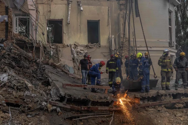 V napadu je bila deloma uničena največja pediatrična zdravstvena ustanova v državi. FOTO: Roman Pilipey/AFP