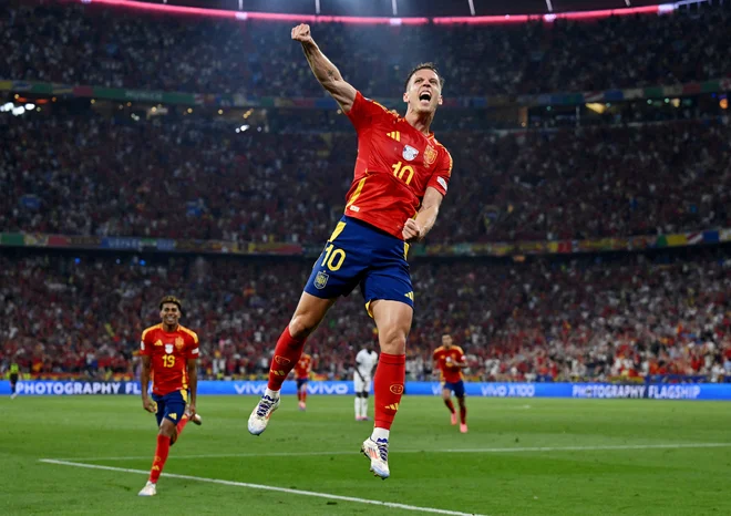 Dani Olmo se je veselil zmagovitega zadetka. FOTO: Annegret Hilse/Reuters