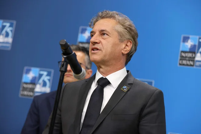 Slovenija osemkolesnike kupuje, potem ko se je Golobova vlada septembra 2022 odločila za odstop od sporazuma o nakupu vozil boxer v okviru Organizacije za sodelovanje pri skupnem oboroževanju (OCCAR), sklenjenega pod prejšnjo vlado. FOTO: Samuel Corum/AFP