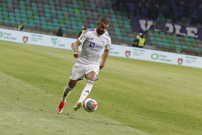 Pomemben mariborski adut Hilal El Arabi Soudani je zaradi poškodbe končal tekmo v Plovdivu že po 1. polčasu. FOTO: Leon Vidic/Delo