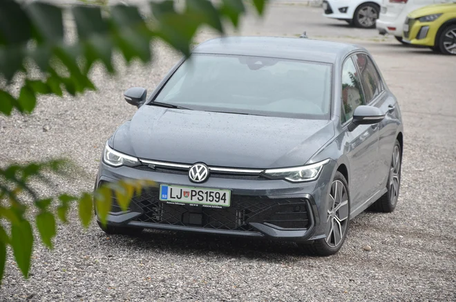 Golf se kot blagi bencinski hibrid izkaže z varčnostjo. FOTO: Gašper Boncelj