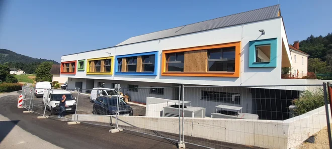 Pomanjkanje finančnih sredstev spremlja projekt gradnje nove podružnične osnovne šole. FOTO: Bojan Rajšek/Delo