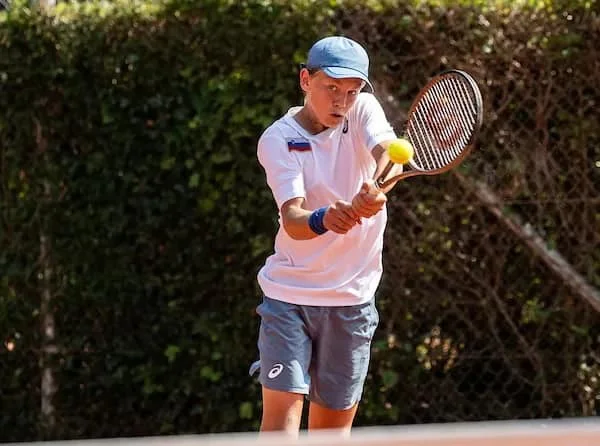 Žiga Šeško obeta svetlejše čase slovenskega tenisa. FOTO: Tenis Slovenija