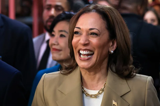 Biden noče, da bi ga že zamenjala podpredsednica Kamala Harris. FOTO: Kevin Mohatt/Reuters