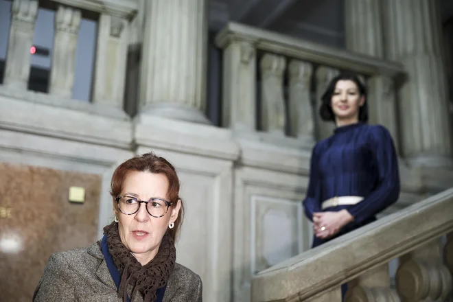 Ministrica Andreja Katič se je po pomoč pri razčiščevanju okoliščin nastanka notranje revizije posla v primeru Litijska, za katero se je odločila njena predhodnica, obrnila na urad za nadzor proračuna.

FOTO: Jože Suhadolnik
