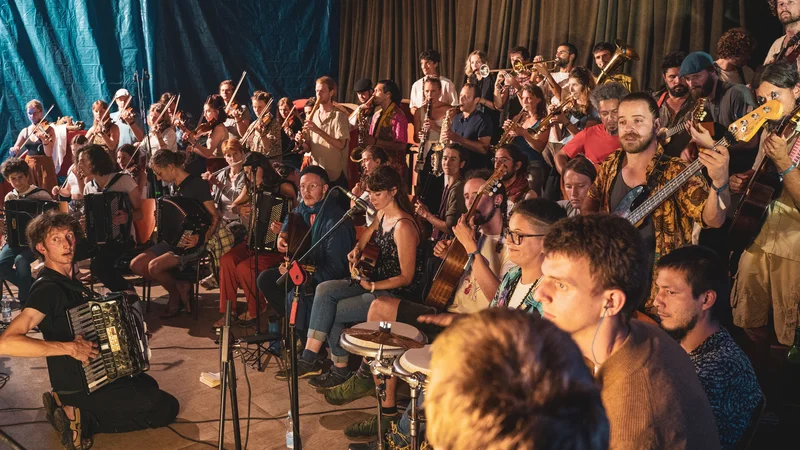 Koncert Etno Histeria World Orchestra je osrednji dogodek festivala. FOTO: promocijsko gradivo
