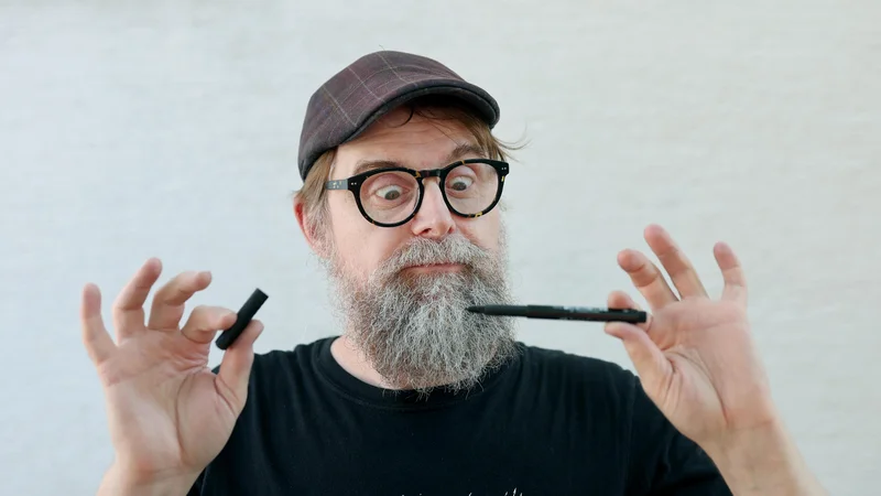 »V času postmodernih politikov lahko pomembno prispevaš k družbi tako, da delaš kvalitetna dela, ki že na prvi pogled pokažejo poznavanje umetnostne zgodovine, obrtno znanje in neko vrhunskost,« verjame Ciril Horjak. FOTO: Blaž Samec/Delo